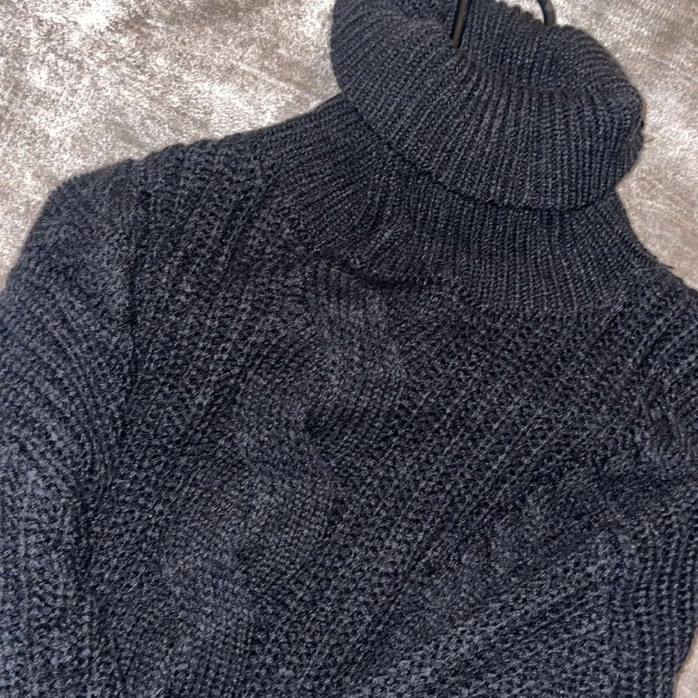 H&M black sweater - Picture 3 of 5